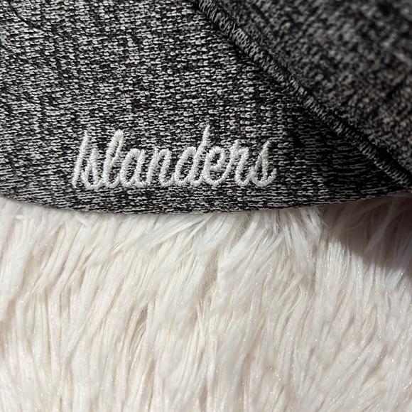 New York Islanders Grey Cap. Purple for Hockey Fights Cancer. OS - Picture 3 of 7